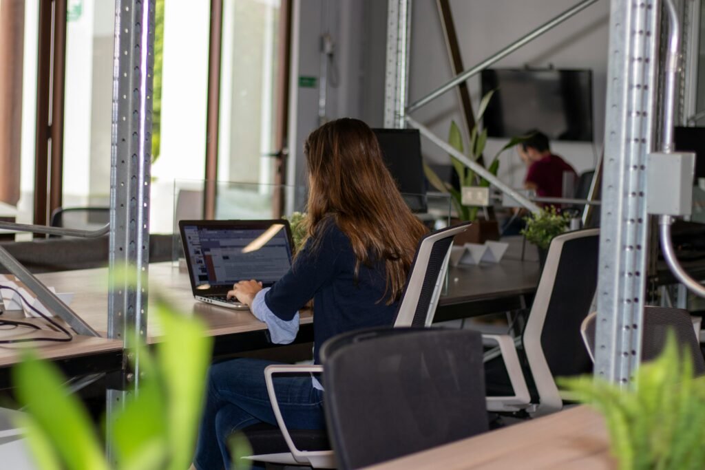 freelancer trabajando desde casa